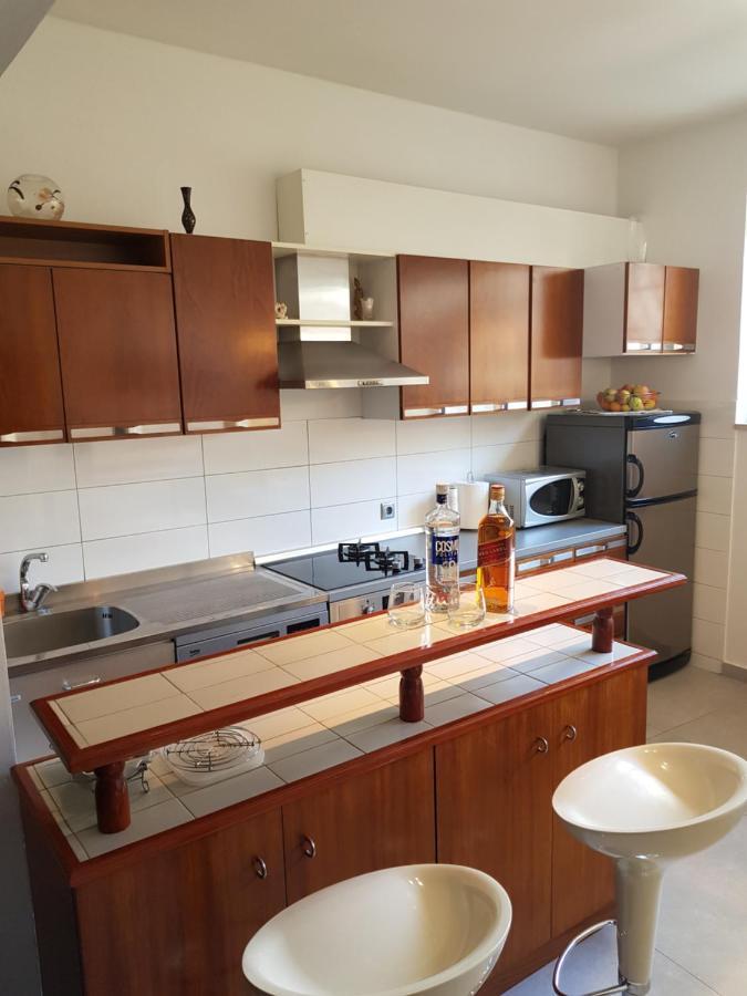 Apartment Centar Omiš Esterno foto