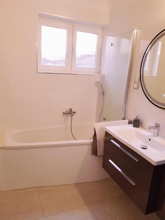Apartment Centar Omiš Esterno foto
