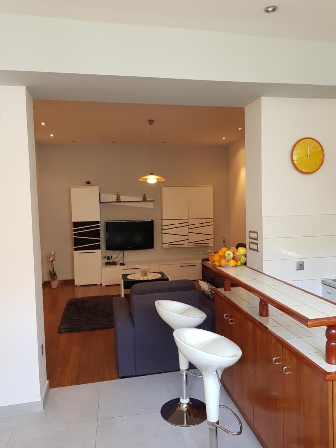 Apartment Centar Omiš Esterno foto